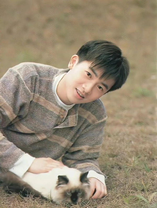 卓信宝 51岁未婚未育的苏有朋，早已走上了另一条道路！