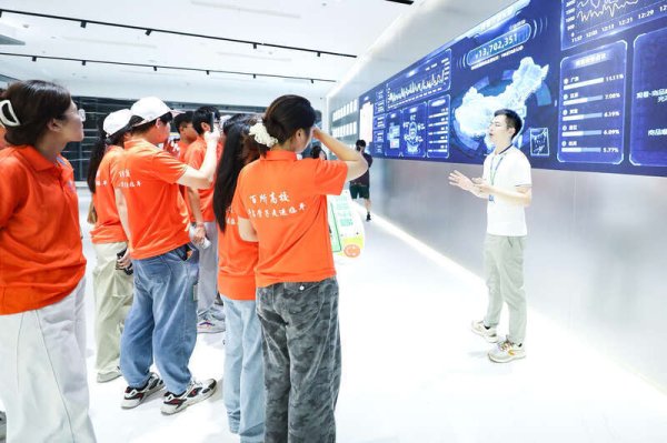 维嘉资本 百所高校学子走进杭州市临平区社会实践