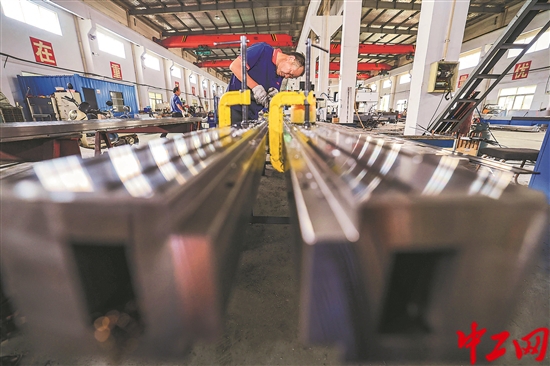 天添盈 产品出口旺&#32;企业生产忙